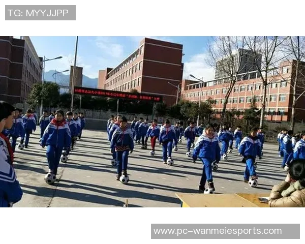 足球操分解动作教学全解析助力青少年提升足球技能与身体素质